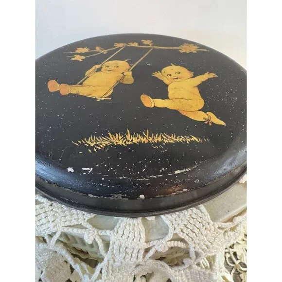 RARE 1920's Kewpie candy tin, Rose O'Neill tin, Kewpies on a swing must see - Picture 4 of 7